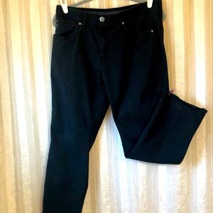 Lot of 2 Men’s Jeans Size 32 x 30.